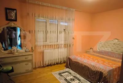 Casă cu 7 camere cu Teren 1430 Mp în Central - 1