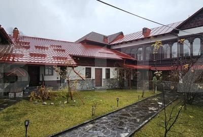 Casă cu 5 camere cu Teren 400 Mp în Central - 1