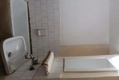 Apartament cu 3 camere semidecomandat în Pieții - 1