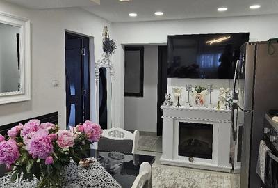 Apartament cu 3 camere decomandat în Exterior Vest