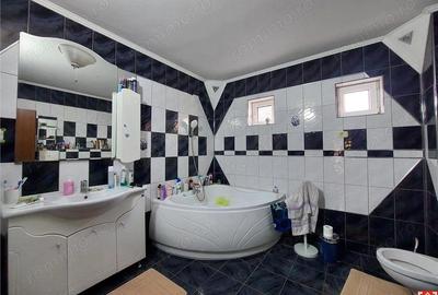 Casa mare pentru 2 familii sau pentru afacere - 3