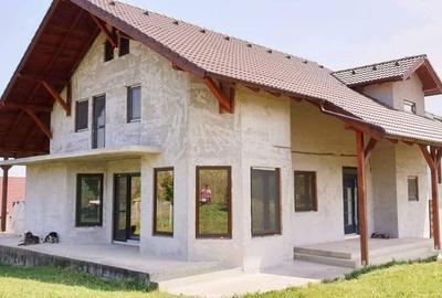 Casă cu 4 camere în Central - 2