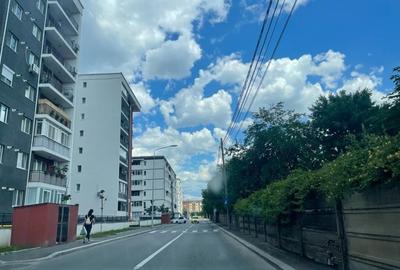 Teren Construcții intravilan de 11000 mp, în Apărătorii Patriei