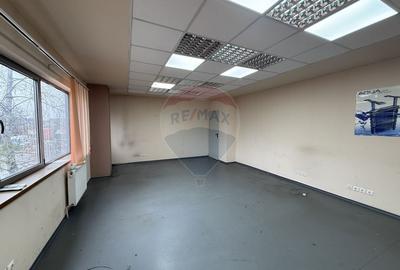 Birou, de 102 mp, în Est - 2