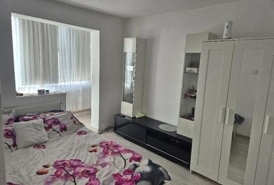 Apartament cu 3 camere semidecomandat în Central - 1