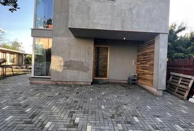 Casă cu 4 camere cu Canalizare în Central - 4