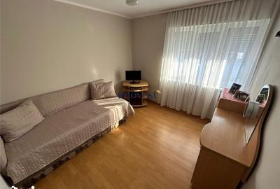 Casă cu 4 camere cu Teren 1875 Mp în Central