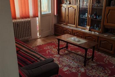 Vând apartament 2 camere semidecomandat 4/4  Tomis Nord Constanta  73000 euro - 3