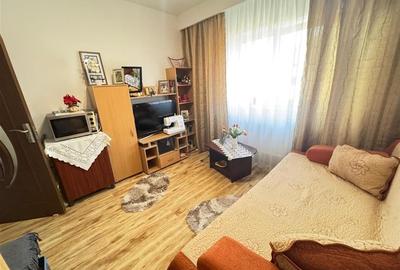 Apartament decomandat 3 camere balcon pivnita zona Vasile Aaron - 8