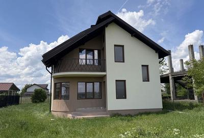 Casă cu 4 camere în Ștefănești - 1