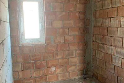 Casă cu 5 camere cu Teren 750 Mp în Aroneanu - 1