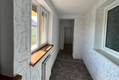 Casă cu 7 camere cu Teren 2189 Mp în Central - 1