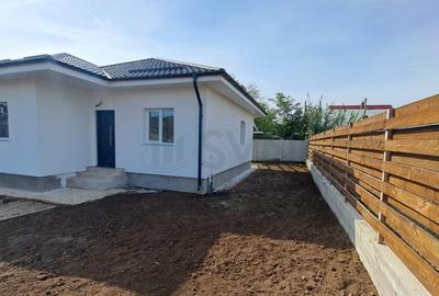 Casa 3 camere - Ansamblu 30 locuinte - 2