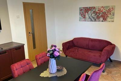 Inchiriere apartament 3 camere Re?i?a, zona lini?tita Etaj 1 - 2