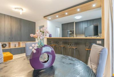 Apartament cu 3 camere decomandat în Tractorul - 2