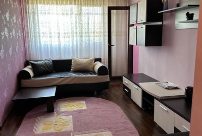 Apartament cu 3 camere semidecomandat în Micro 38 - 3