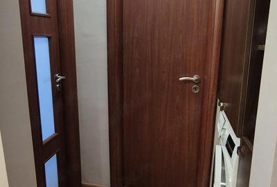 Apartament cu 4 camere decomandat în CET - 8