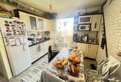 Apartament cu 3 camere decomandat, mobilat în Vasile Aaron - 3