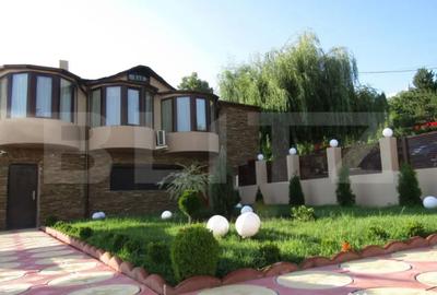 Spațiu comercial, de 293 mp, în Central - 12