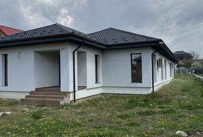 Casă cu 3 camere în Central - 1