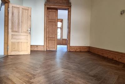 Apartament cu 3 camere semidecomandat în Central - 9