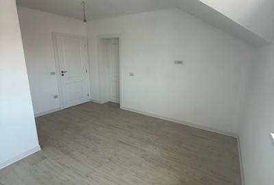 Duplex cu 4 camere cu Canalizare în Dumbrăvița - 12