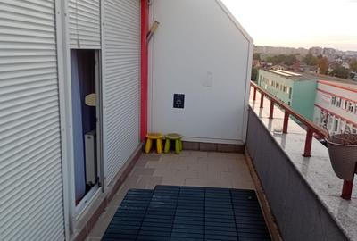 Apartament cu 3 camere decomandat, mobilat în UTA - 4