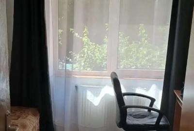 Apartament cu 3 camere semidecomandat în Policlinica - 2