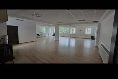 Spațiu comercial, de 140 mp, în Central