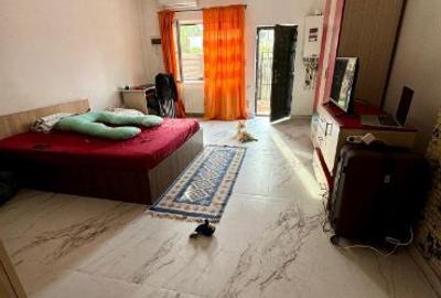 Garsoniera+ curte proprie - 3