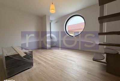 Casă cu 5 camere semidecomandat cu Teren 450 Mp în Central