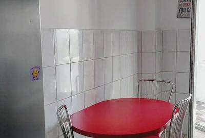 Inchiriez apartament 3 camere - 1