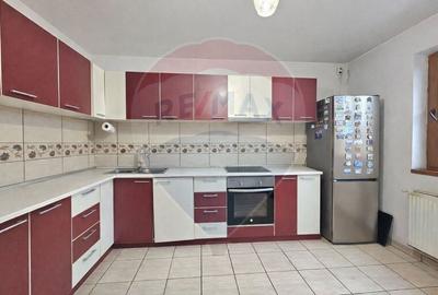 Casă cu 5 camere cu Teren 390 Mp în Lumina - 8