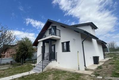 Casă cu 4 camere cu Teren 138 Mp în Holboca - 1
