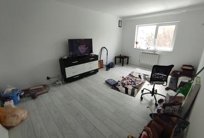 Apartament 3 camere, decomandat, et. 3, Nicolina - 2