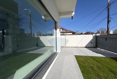 Casă cu 8 camere cu Teren 700 Mp în Faleza Nord - 21