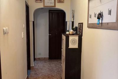 Apartament cu 2 camere decomandat, mobilat în Central