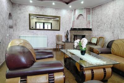 Casă cu 5 camere cu Teren 1200 Mp în Central - 2