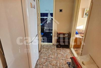 Casă cu 2 camere decomandat cu Canalizare în Central