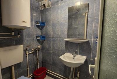 Apartament cu 3 camere semidecomandat în Neptun