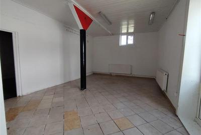 Spațiu comercial, de 75 mp, în Central - 4