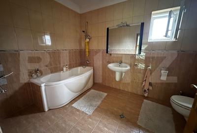 Casa de vanzare, 390 mp, zona Cetate - 11