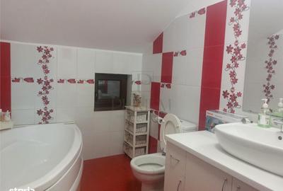 Casă cu 4 camere cu Canalizare în Dumbrăvița