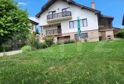 Vila superba de vanzare in Bardesti, 240 mp, 636 mp teren - 1