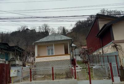 Casă cu 4 camere în Central - 1