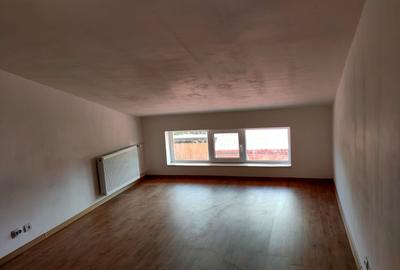 Casă cu 4 camere cu Teren 330 Mp în Km 5 - 5