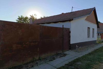 Casă cu 3 camere cu Teren 1700 Mp în Central - 1