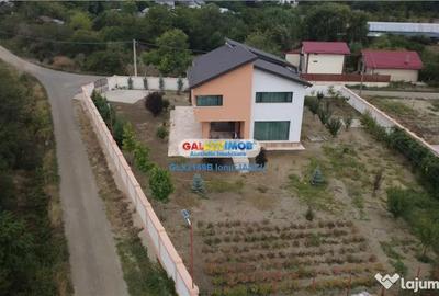 Casă cu 5 camere cu Teren 1300 Mp în Mihăilești - 2