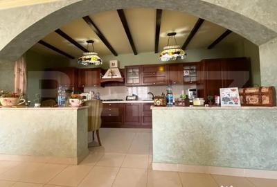 Casă cu 10 camere cu Teren 908 Mp în Central - 7