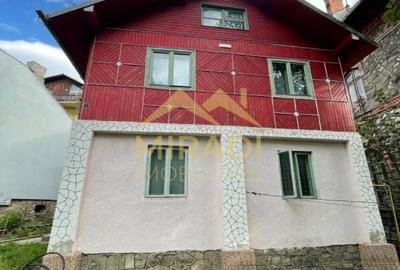 Casă cu 7 camere cu Canalizare în Central - 3